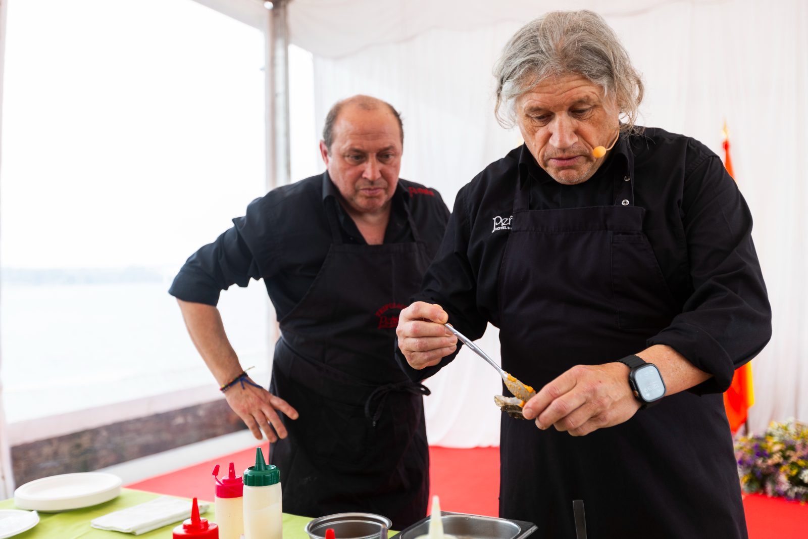 Avelino Gutiérrez en plena creación de un plato