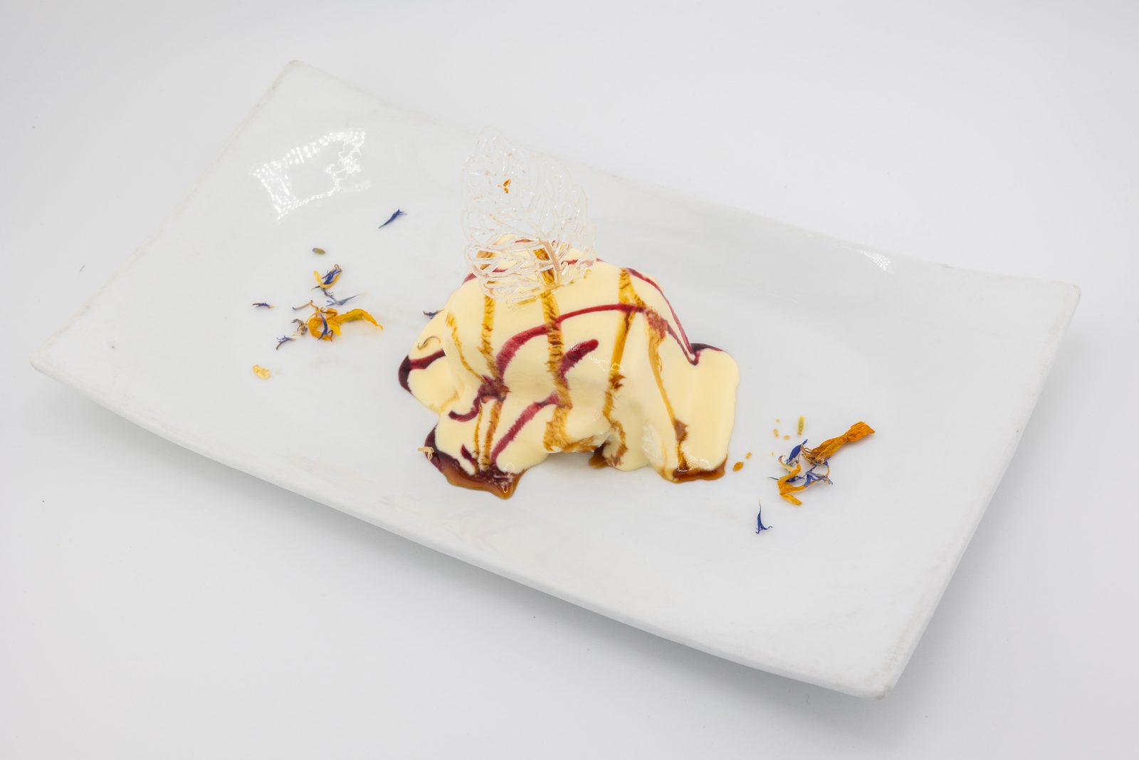 Postre de presentación blanca